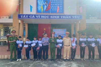 Trường THCS Nguyễn Bỉnh Khiêm tuyên truyền ATGT đường bộ cho học sinh